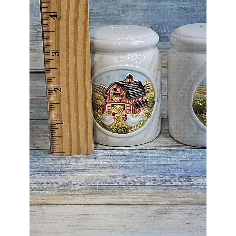 Vtg 'Primitive Farm Scene' Salt & Pepper Shakers~GibsonGreeting Cards~OMC Japan